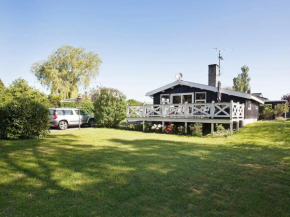 Spacious Holiday Home in F revejle Amidst Nature in Strøby